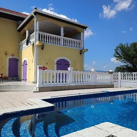 V & V Villa Lalince Kültér fotó