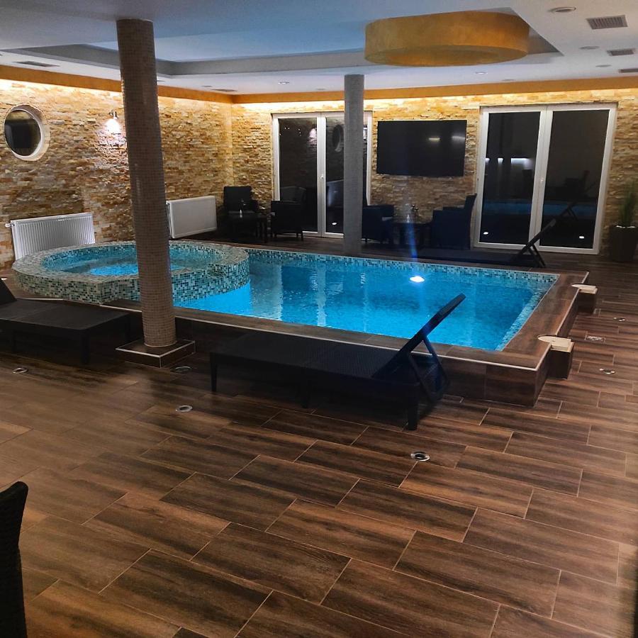V & V Villa Lalince Kültér fotó