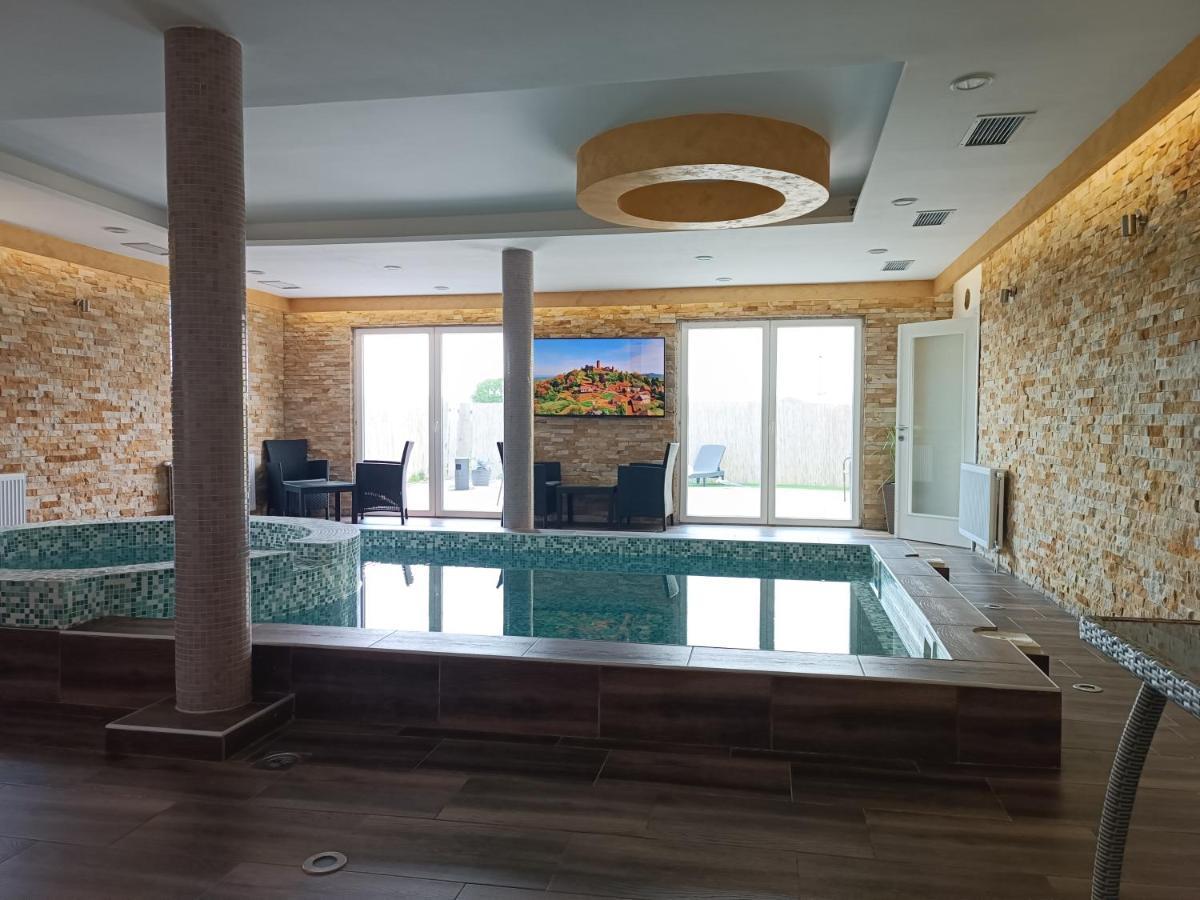 V & V Villa Lalince Kültér fotó