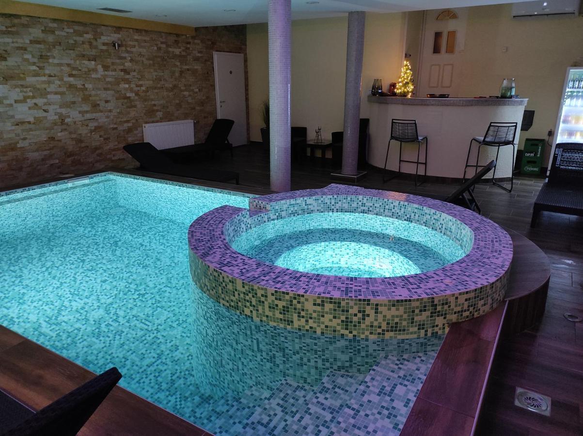 V & V Villa Lalince Kültér fotó