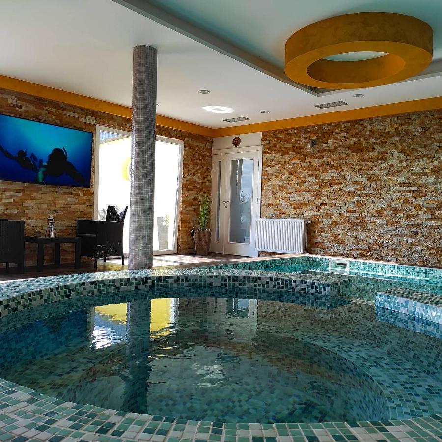 V & V Villa Lalince Kültér fotó