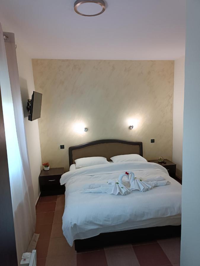 V & V Villa Lalince Kültér fotó