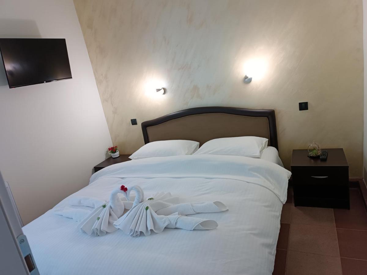 V & V Villa Lalince Kültér fotó
