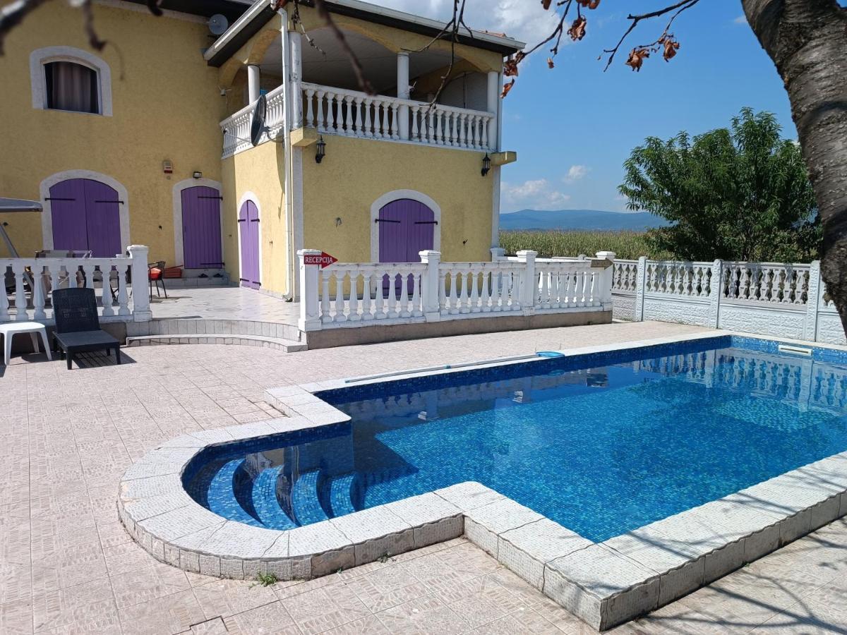 V & V Villa Lalince Kültér fotó