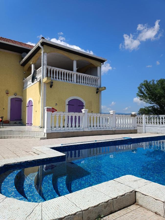 V & V Villa Lalince Kültér fotó